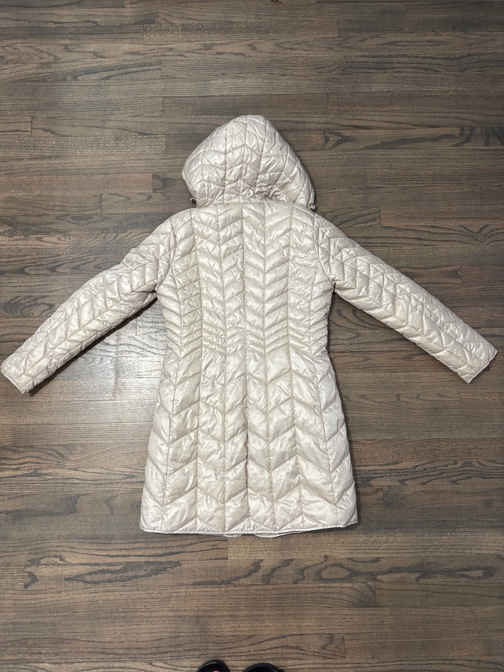Kenneth Cole Women's Quilted Hooded Puffer Coat in Light Beige - Picture 3 of 16